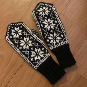 Norwegian mittens